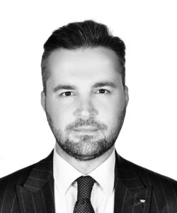 Av. M. Furkan Yüce, gayrimenkul, ticaret ve şirketler hukuku alanında uzman avukat.